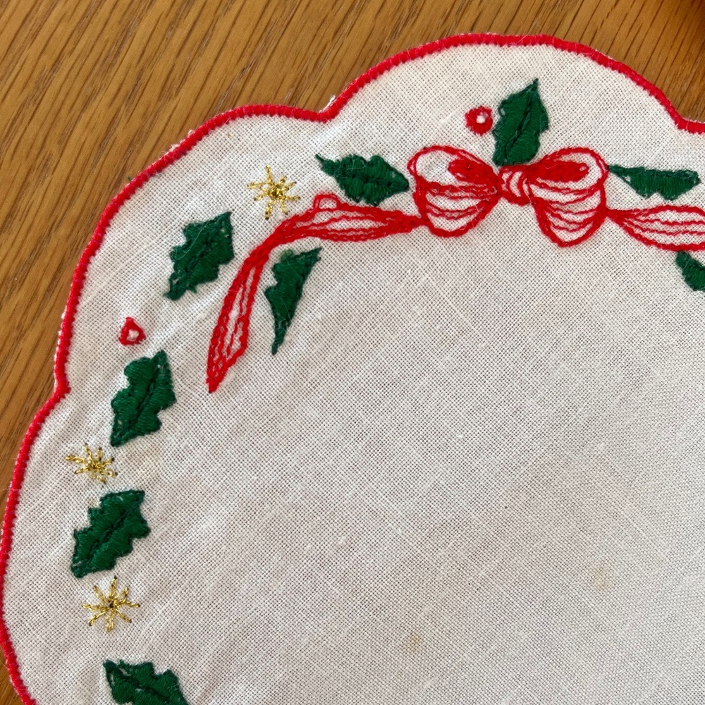 VINTAGE DOILIES
